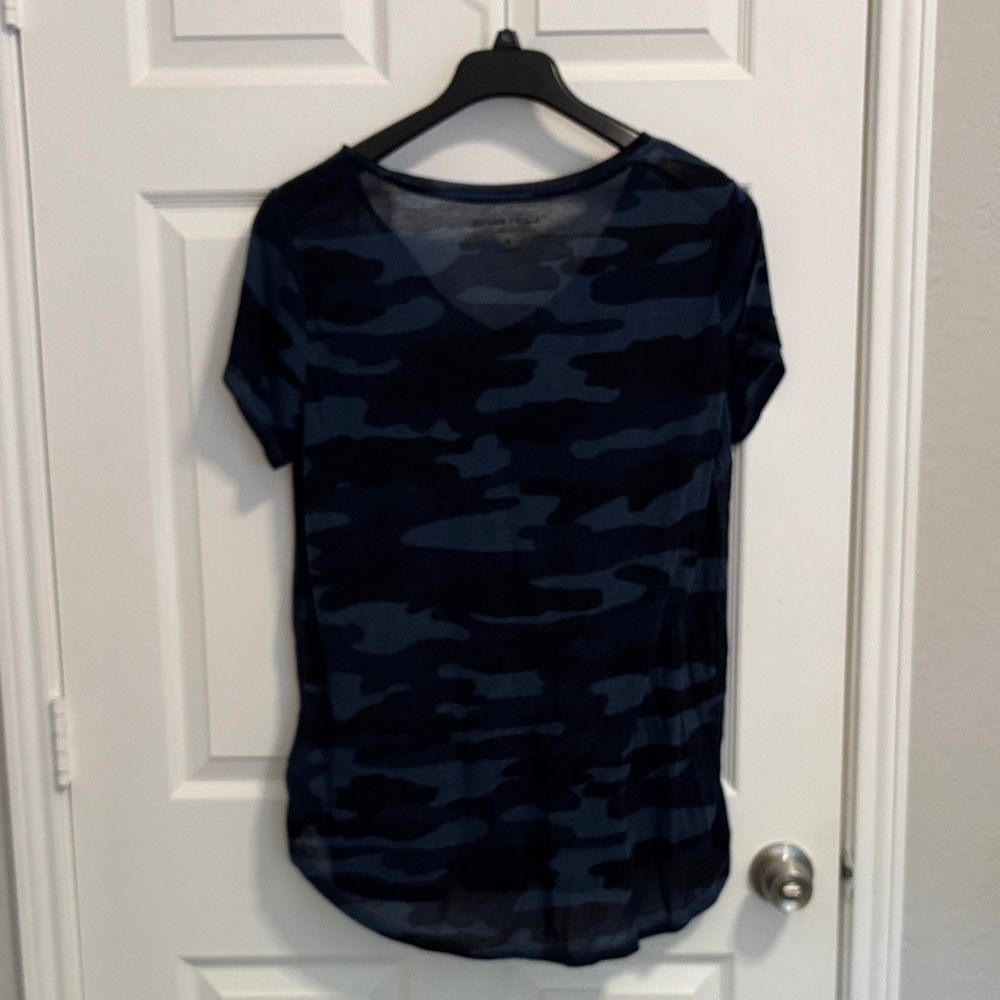 Lucky Brand Women's Dark Blue Camo Tee wt62 - Picture 2 of 2